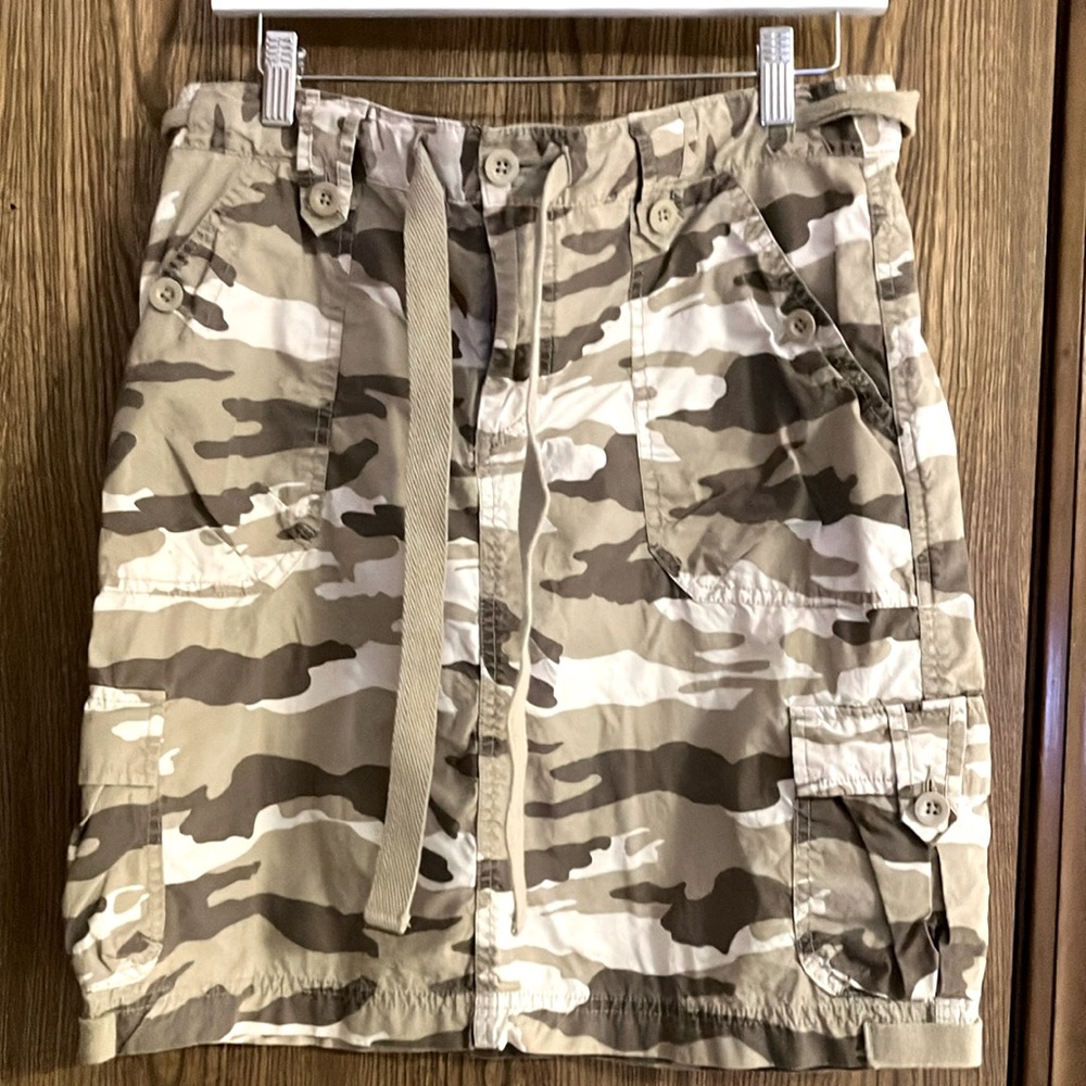 GAP Camo Cargo Utility Poplin Skirt size 10 Belt Loops Draw string 6 Pockets